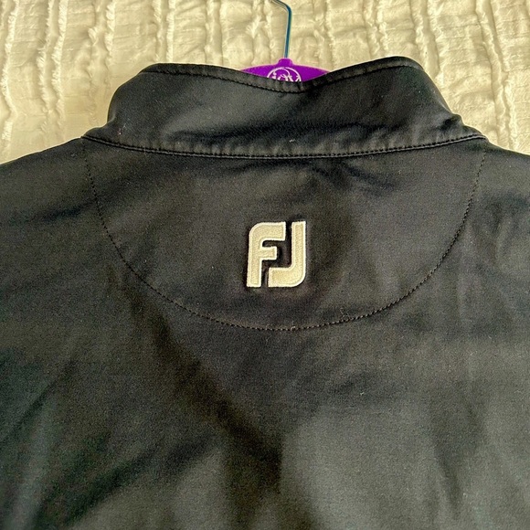 “SOLD” FOOTJOY GOLF VEST - Picture 3 of 5